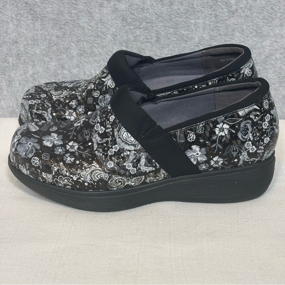 SoftWalk Meredith Sport Clogs-Black/White Floral Pattern-Women Size 8 - Picture 4 of 10